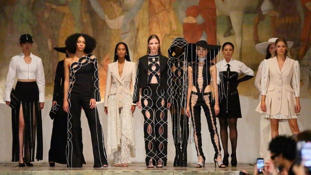 2024 moda koleksiyonunda 'siyah' öne çıktı