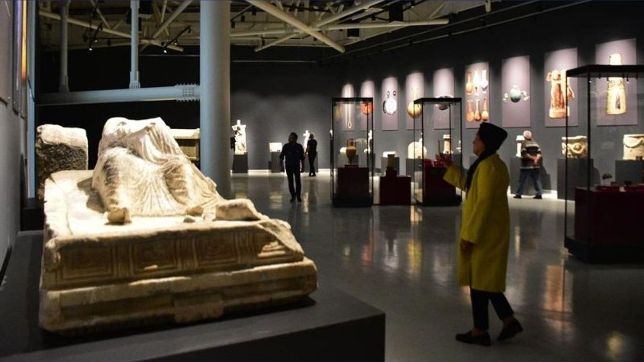 Türkiye'nin ilk Nekropol Müzesi ve Turizm ve Seyahat Kütüphanesi Antalya’da açıldı.