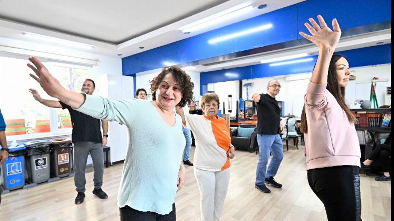 60 yaş ve üzerine dans eğitimi alan Muratpaşa'nın çınarları figürlerini sergileyecek.