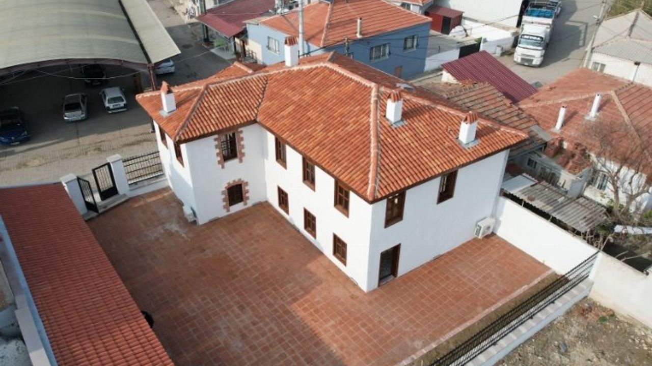 Restorasyonu tamamlanan Salihli "Atatürk Evi"nde sırada iç tefrişat var