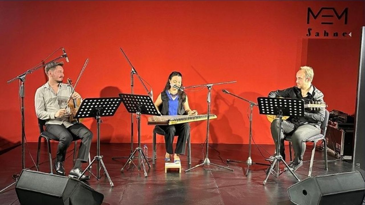 “Cumhuriyetin Müziği” Her-Dem Trio yorumuyla Dr. Hüseyin Parkan Sanlıkol Müzik Enstrümanları Müzesi’nde