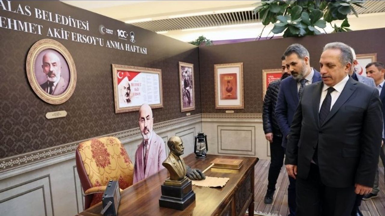 Mehmet Akif, "İstiklal ve Hürriyet" temalı sergiyle Talas'ta anıldı