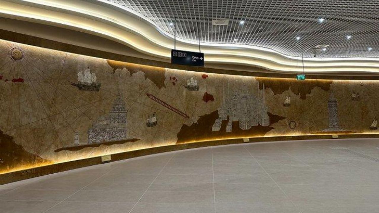 Gayrettepe Metro İstasyonu, Giovanni Ravagnani'nin tasarımı ile yolcuları Türkiye tarihinde gezintiye çıkartıyor.
