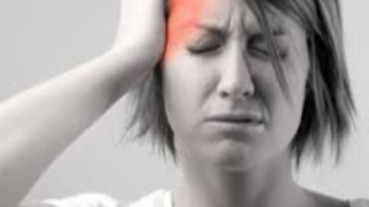 Migren kadınlarda 3 kat daha fazla görülüyor