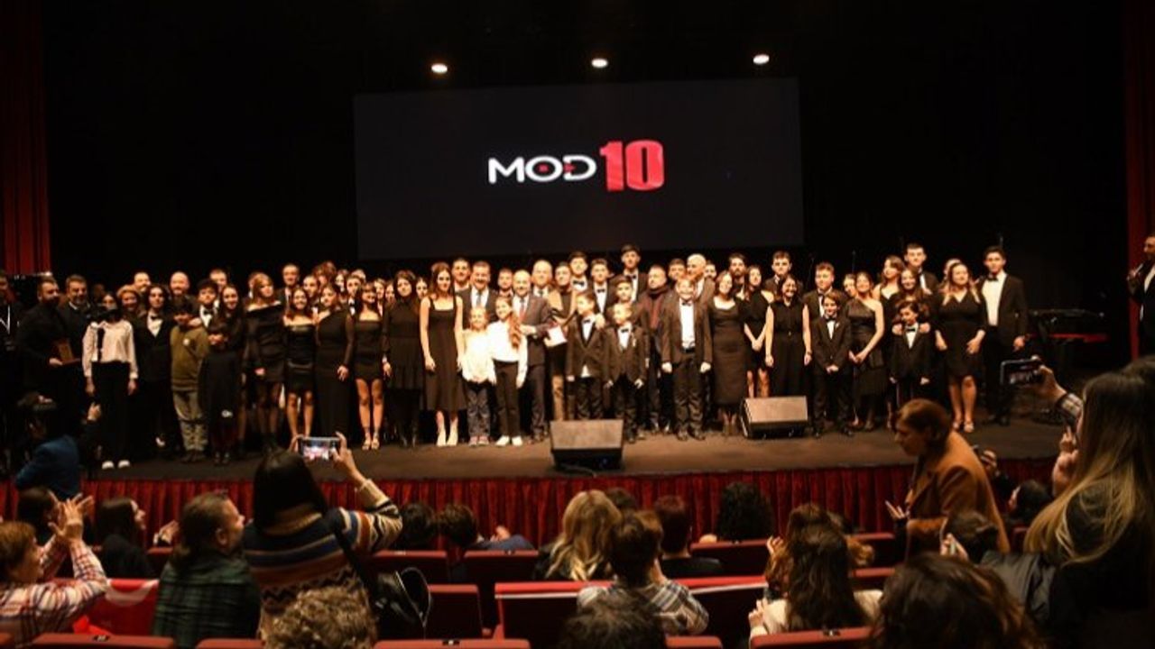 MOD10 Gençlik Orkestrası, ilk konserini Balıkesir'de verdi