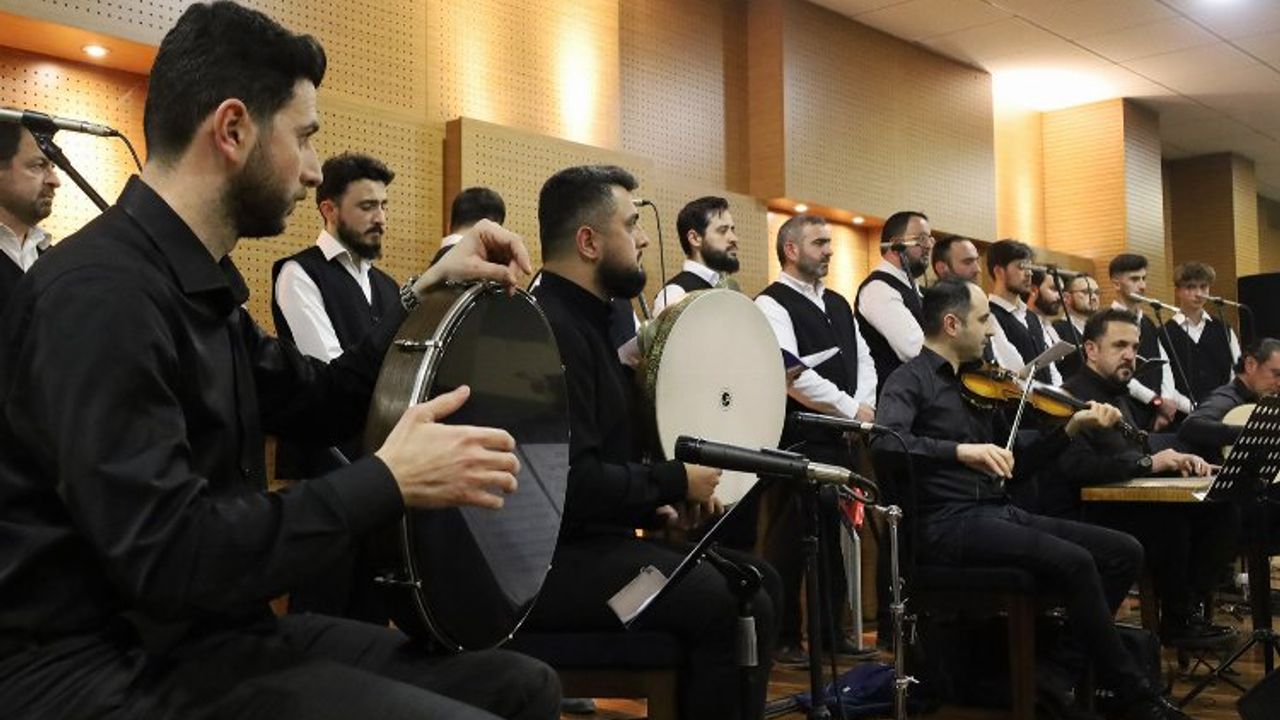 Tasavvuf müziği rüzgarı Ahmet Gencer korosuyla Sakarya'da esti