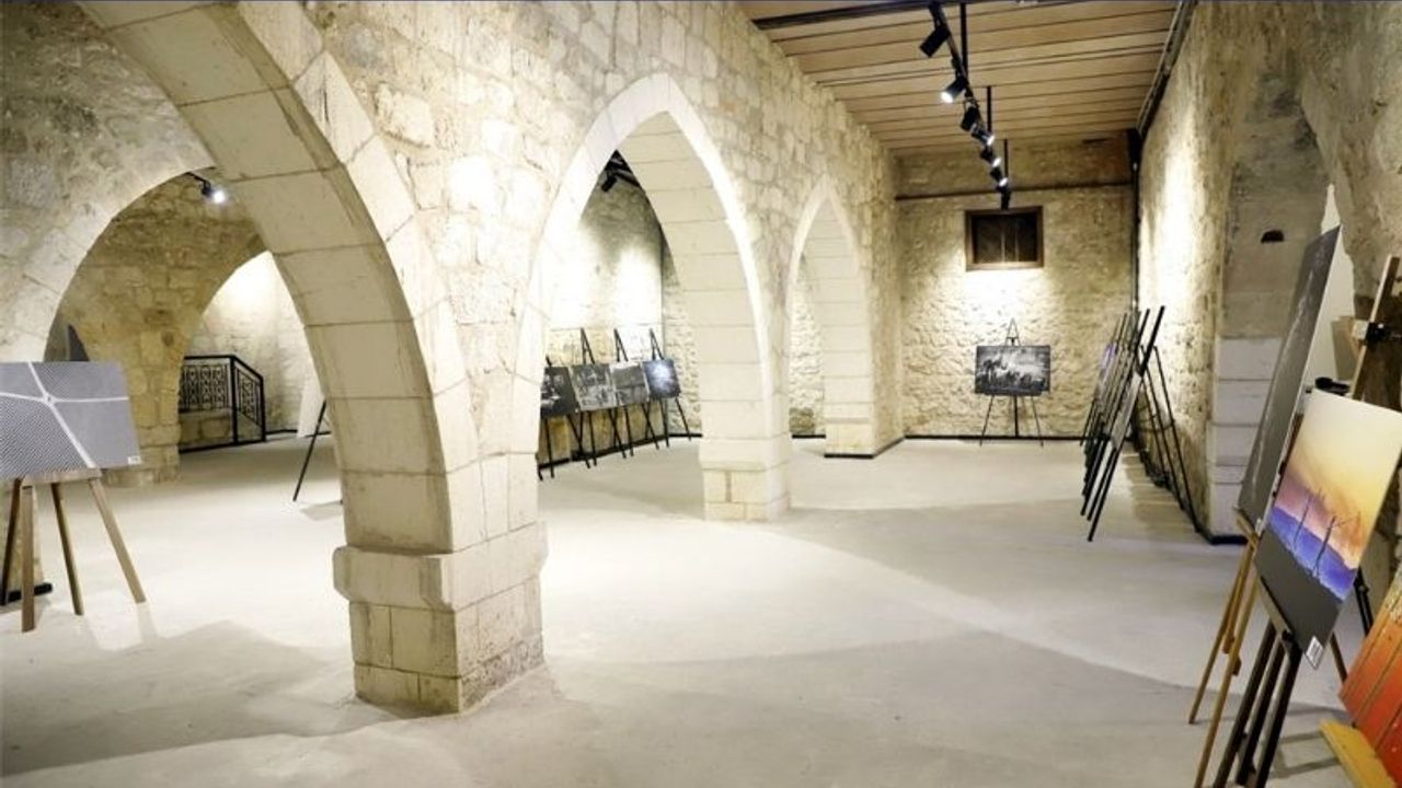 124 yaşındaki eski Muhakemat Binası, ‘Akdeniz Sanat Galerisi’ne dönüştü.