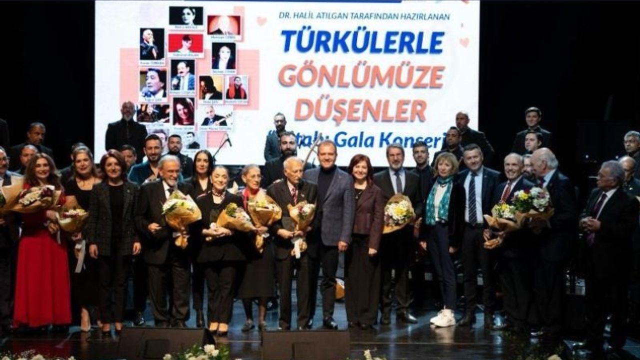 Dr. Halil Atılgan’ın ‘Türkülerle Gönlümüze Düşenler’ kitabının galasında sanatçılar geçidi
