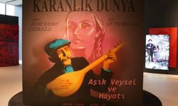 Aşık Veysel’in yer aldığı “Karanlık Dünya” filmi ilk kez seyirciyle buluştu.