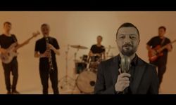 Ferdi Tayfur’un “Sevdalılar Beni Anlar” şarkısını Mehmet Erdem kliplendirdi.