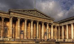 British Museum'dan MÖ 15. ve 19. yüzyıl mücevherleri ve değerli taşların bulunduğu koleksiyon çalındı.