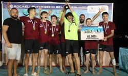 Gençler futbol ve voleybol branşlarındaki yeteneklerini "Plaj Şenlikleri"nde sergiledi.