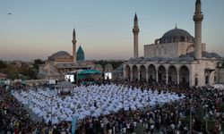 Konya Mistik Müzik Festivali 250 semazenin büyüleyen sema ayini ile başladı.