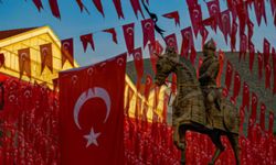Yıldırım'da sanatçılardan bayrak resitali