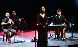 Esra Öztürk, Atatürk'ün sevdiği şarkıları söyledi