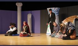 “Vazomatik” tiyatro oyunu Kütahya’da sahnelendi.