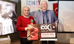 Nazım Hikmet 122’inci doğum gününde İzmit'te şiirleriyle anıldı.