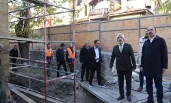 Uğur İbrahim Altay, iki önemli Selçuklu eserindeki restorasyon çalışmalarını inceledi