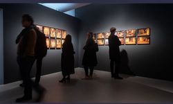 Orhan Pamuk’un “Nesnelerin Tesellisi” sergisi Prag DOX Gallery’de