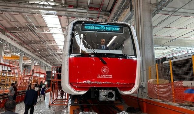 Türkiye’nin yerli ve milli sürücüsüz ilk metro aracı raylarda…