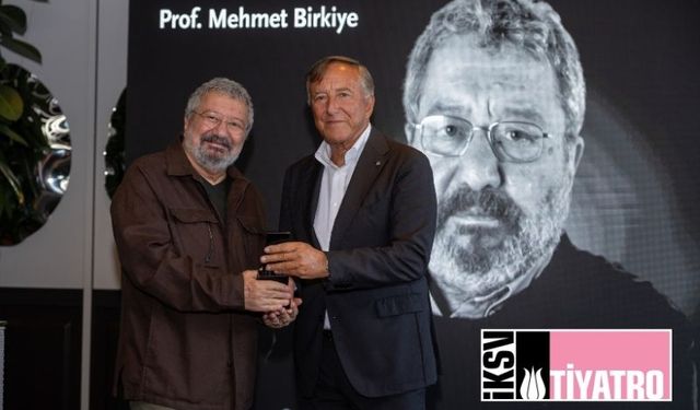 Mehmet Birkiye’ye 27. İstanbul Tiyatro Festivali onur ödülü verildi.