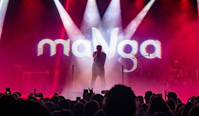 maNga yeni albümünü Bostancı'da tanıttı