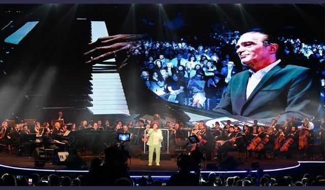 Müziğin kalbi Selda Bağcan ve Fahir Atakoğlu ile Antalya’da attı.