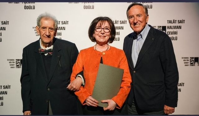 Regaip Minareci, Talat Sait Halman Çeviri Ödülü’nü aldı.