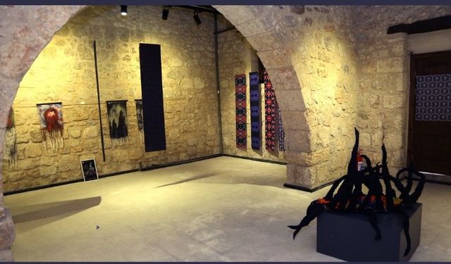 “Eski- Yeni Karma Tekstil Tasarım” sergisi Akdeniz Sanat Galerisi’nde