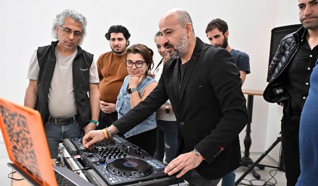 DJ kursu popülerleşiyor.