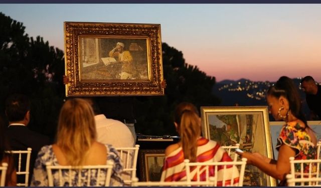 Sokak hayvanları için Bodrum’da müzayede yapıldı.