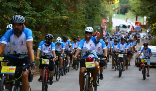 3 ülkeden 350 bisikletçi Kocaeli'de pedalları Filistinli çocuklar için çevirdi