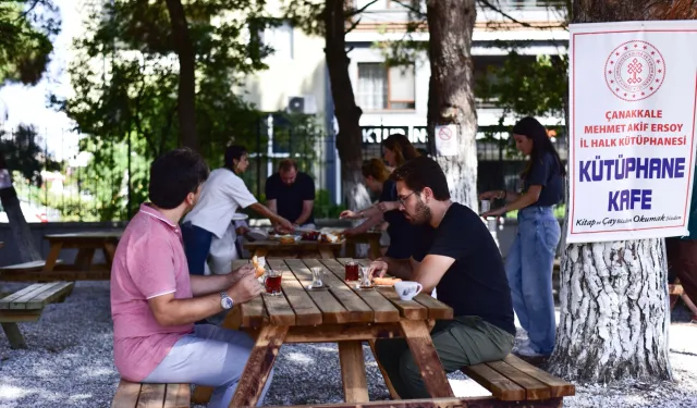 Çanakkale'de öğrencilere çaylar Halk Kütüphanesi'nden