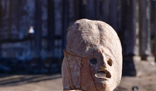 Aizanoi Antik Kenti’nde 2 bin yıllık mask bulundu