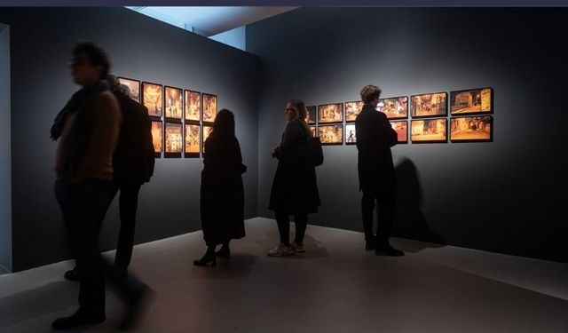 Orhan Pamuk’un “Nesnelerin Tesellisi” sergisi Prag DOX Gallery’de