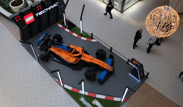 Gerçek boyutlu LEGO Technic McLaren Formula 1 Yarış Arabası İstanbul'da...