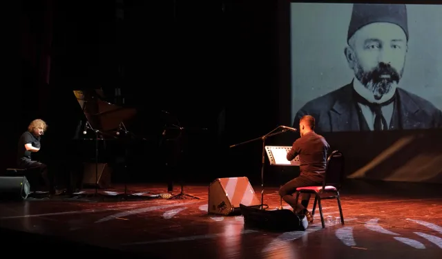 Tuluyhan Uğurlu, Mehmet Akif’in şiirlerinden bestelediği eserlerini Kocaeli'de seslendirdi.