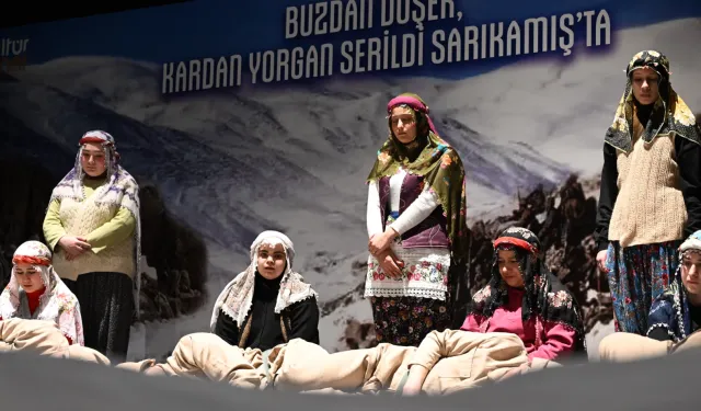 "Buzdan Döşek, Kardan Yorgan Serildi Sarıkamış’ta” isimli tiyatro oyunu ile Sarıkamış Şehitleri anıldı