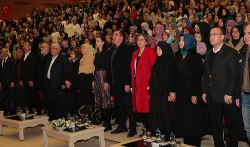 Saliha Erdim'in Talas konferansı yoğun ilgi gördü
