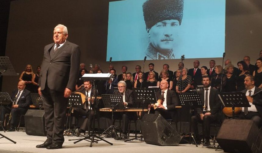 İzmirli Türk Musikisi severler, aynı gecede bölünmek zorunda kaldı