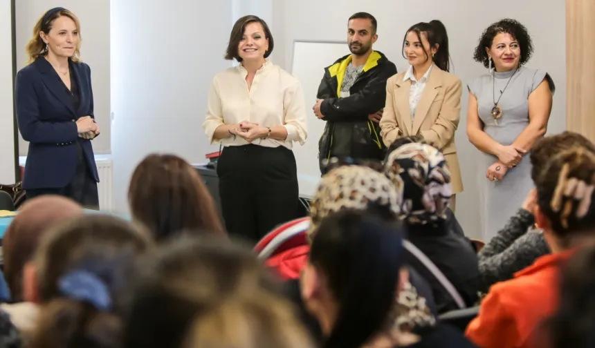 İzmir Karabağlar'da çocuklar ve aileleri bilinçlendiriliyor.