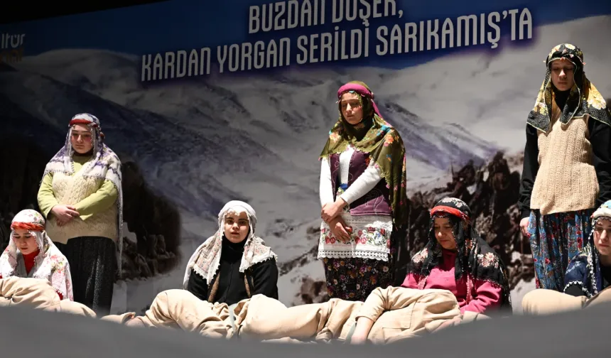 "Buzdan Döşek, Kardan Yorgan Serildi Sarıkamış’ta” isimli tiyatro oyunu ile Sarıkamış Şehitleri anıldı